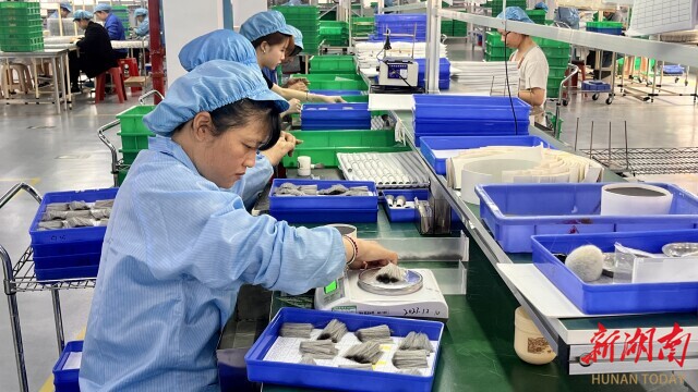 陵一企业用小小化妆刷“破圈” 湖南日报pg电子免费试玩模拟器从沿海到内陆炎(图4)