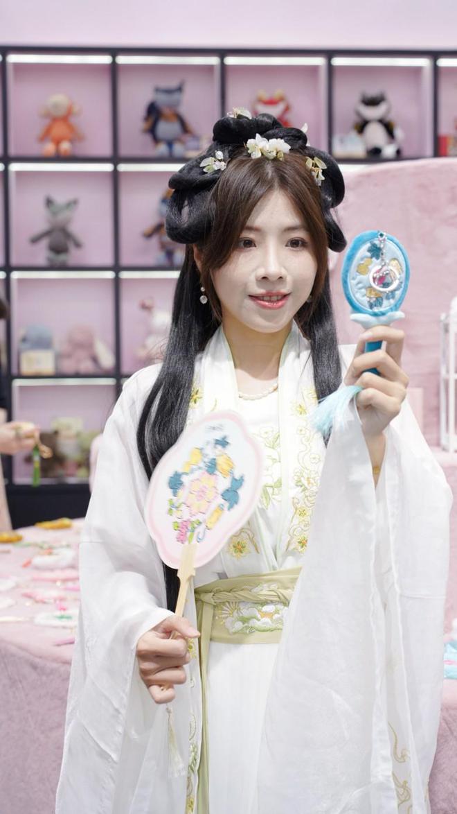 相深圳礼品展吾独友偶引领东方美学新风尚pg电子免费模拟器游戏香妆楼系列新品亮(图2)